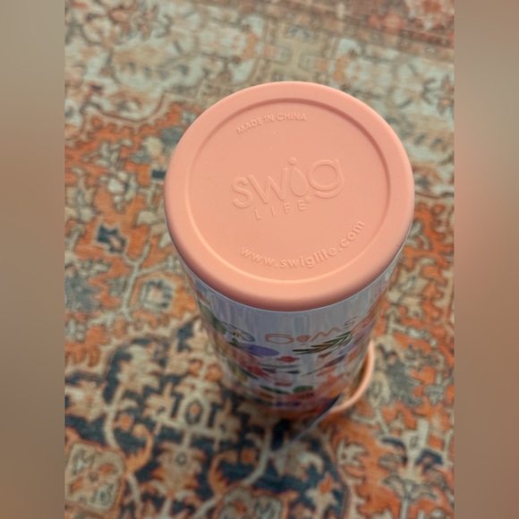 Brand New Swig Life Full Bloom Flip + Sip 36oz Tumbler - Picture 11 of 11